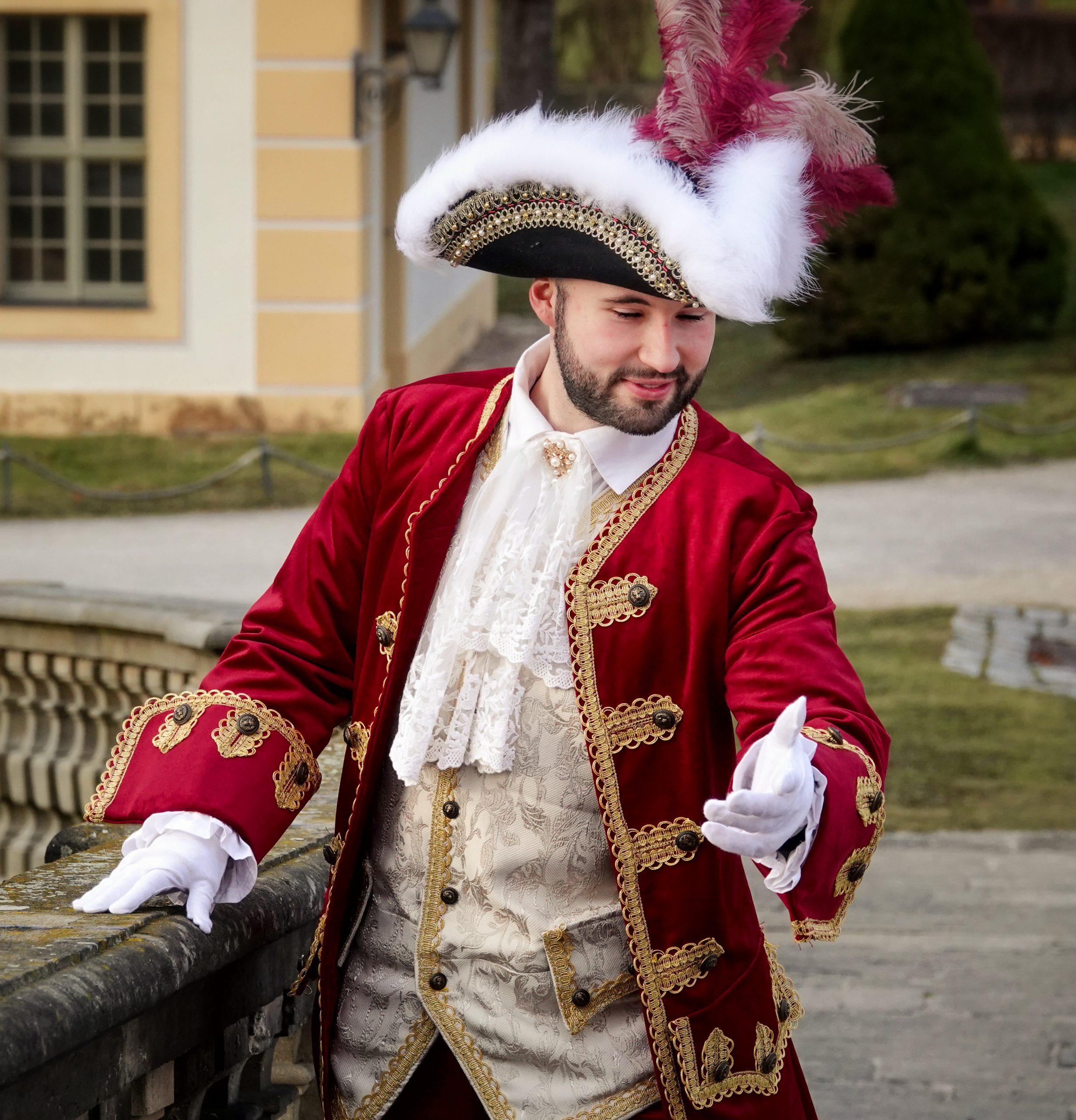Entertainer und Magier Pascal Dalchau im barocken Kostüm